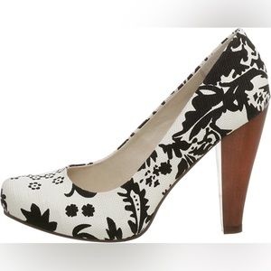 Gorgeous! One of a Kind- Tribeca Women's Moon Rise Printed Pump